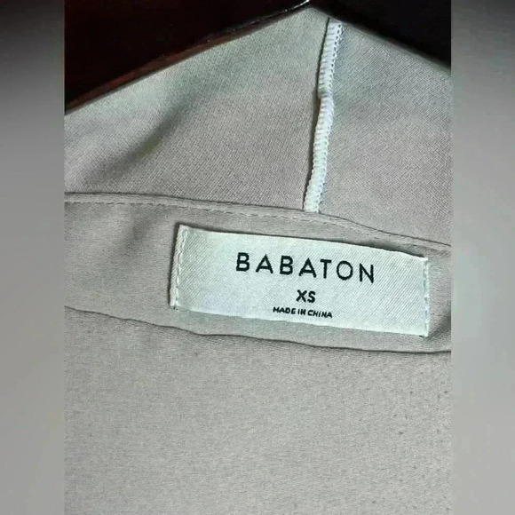 Aritzia Babaton Rena Gray Blouse - Picture 2 of 8
